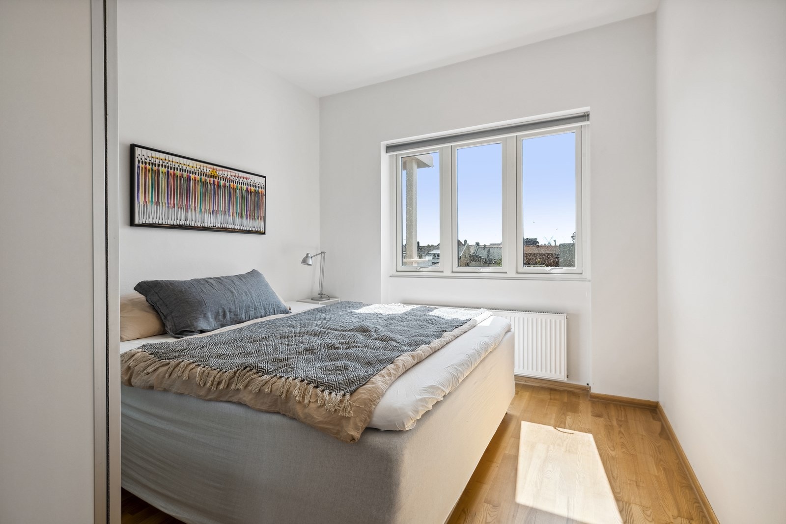 Leiligheten ha to soverom, hvor begge er av god størrelse med har plass til både garderobeskap og seng med tilhørende møblement. Galleribilde