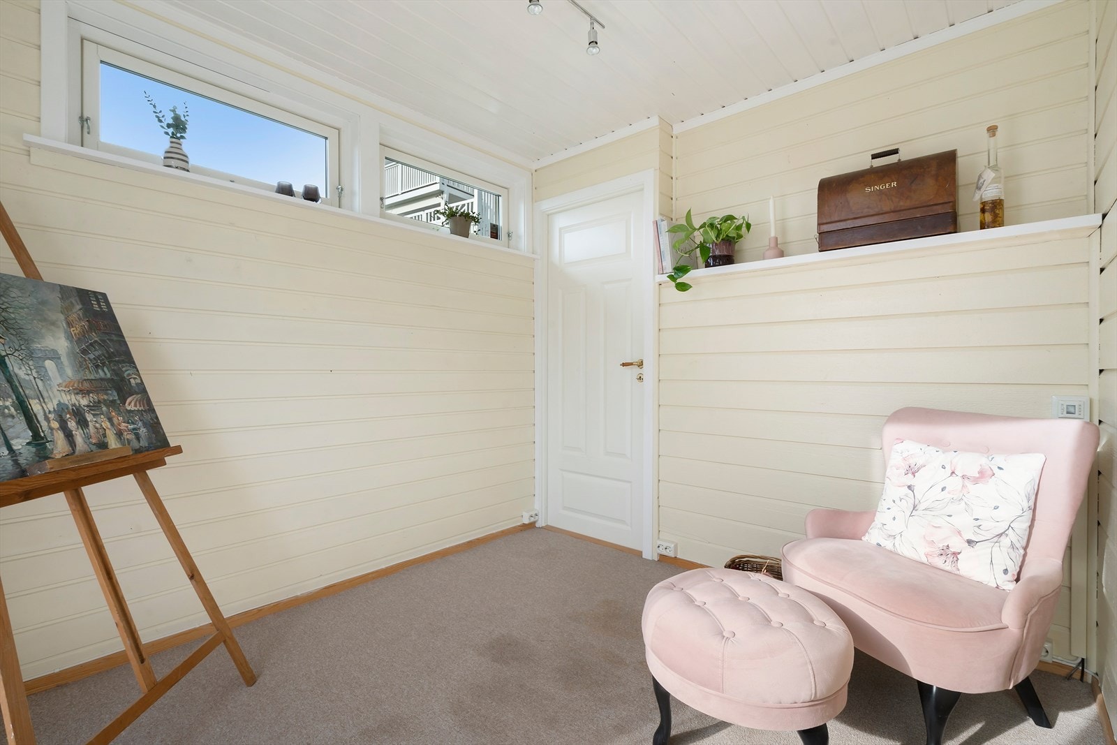 Innenfor hagestuen er det også en praktisk bod. Heller ikke denne er offentlig godkjent. Galleribilde