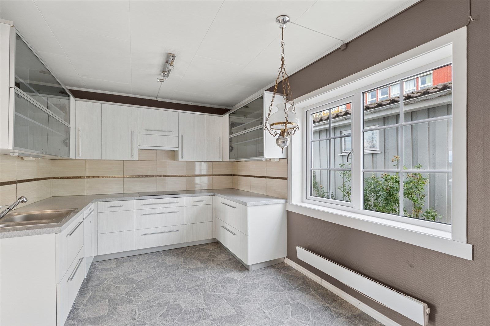 Det er også plass til spisebord på kjøkkenet om en skulle ønske det. Galleribilde