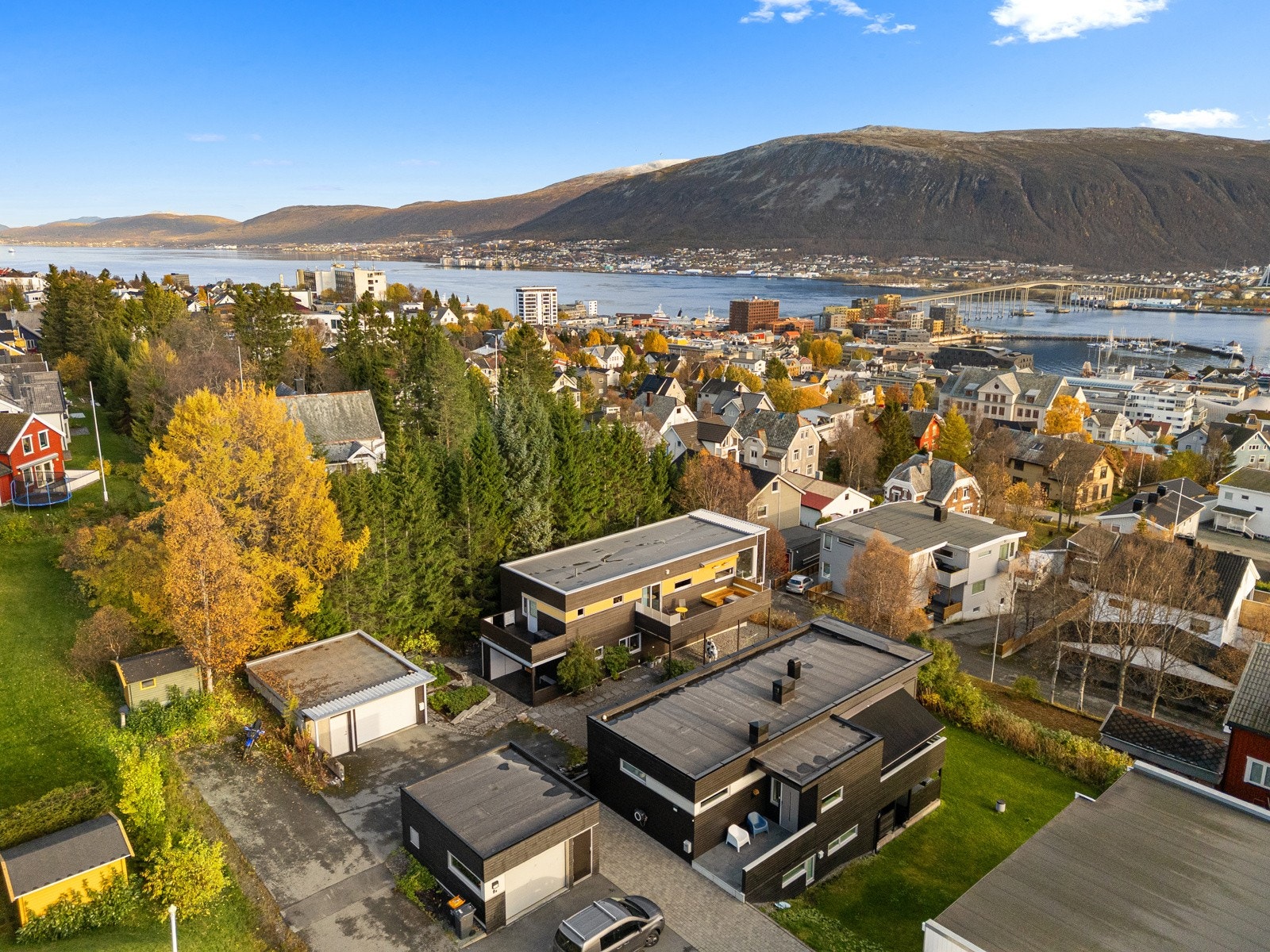 Oppstart av bygging av huset var høsten 2006 og innflyttet sommeren 2007. Byggearbeidet ble utført av Monsen bygg, og eier har bebodd boligen hele perioden.