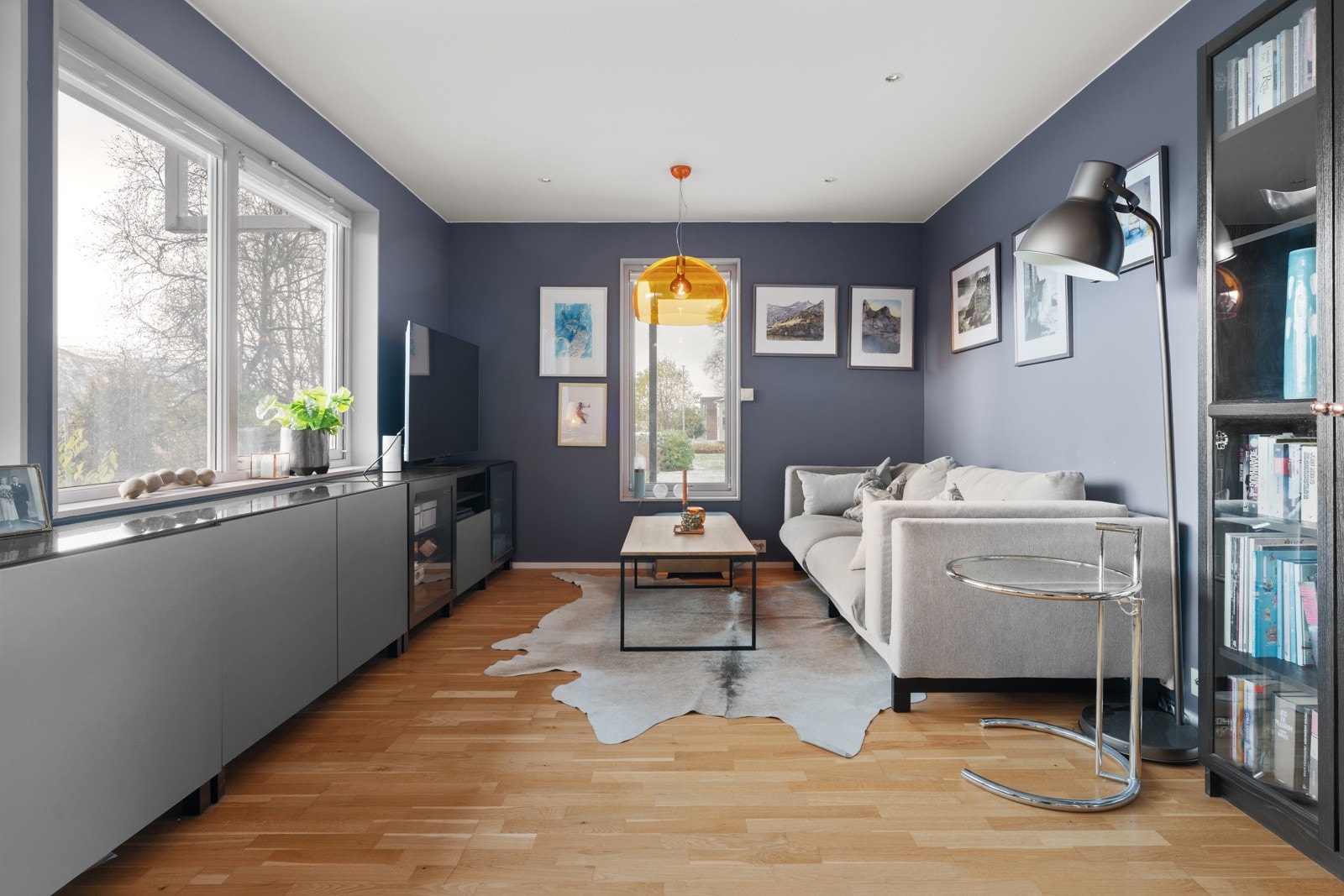 Også nede har du egen stue av god størrelse med flere bruksmuligheter!