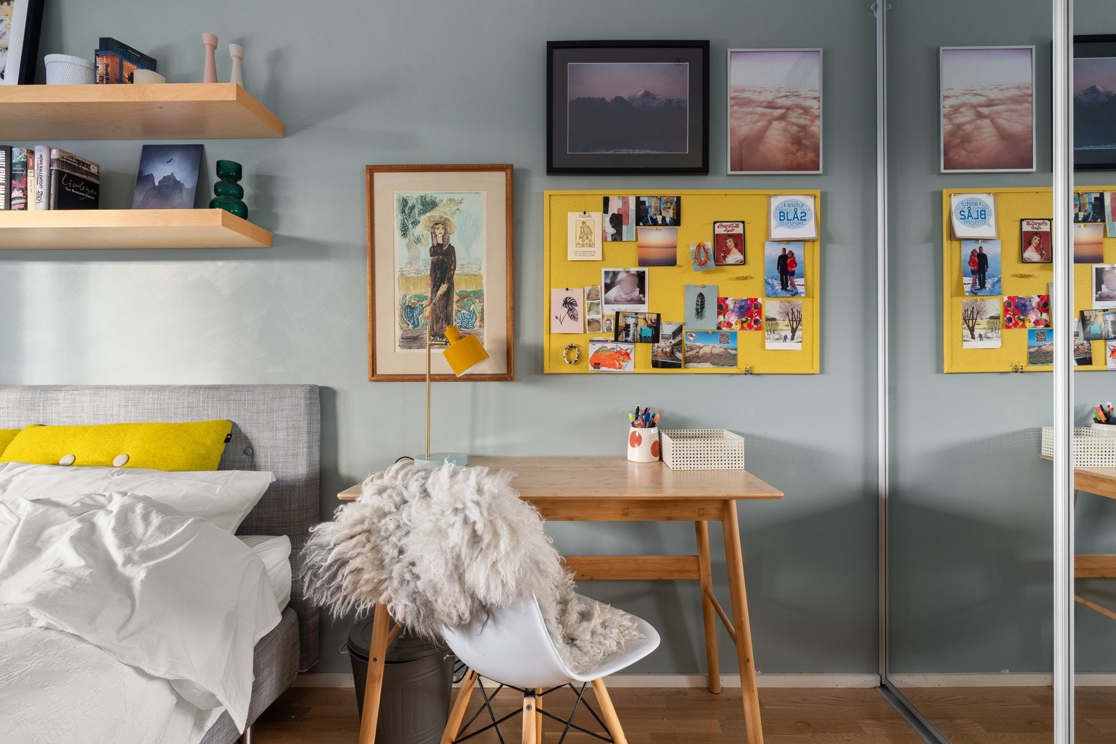 Mellom alle de 3 soverommene i første etasje er det lyddemping i form av dobbel gips