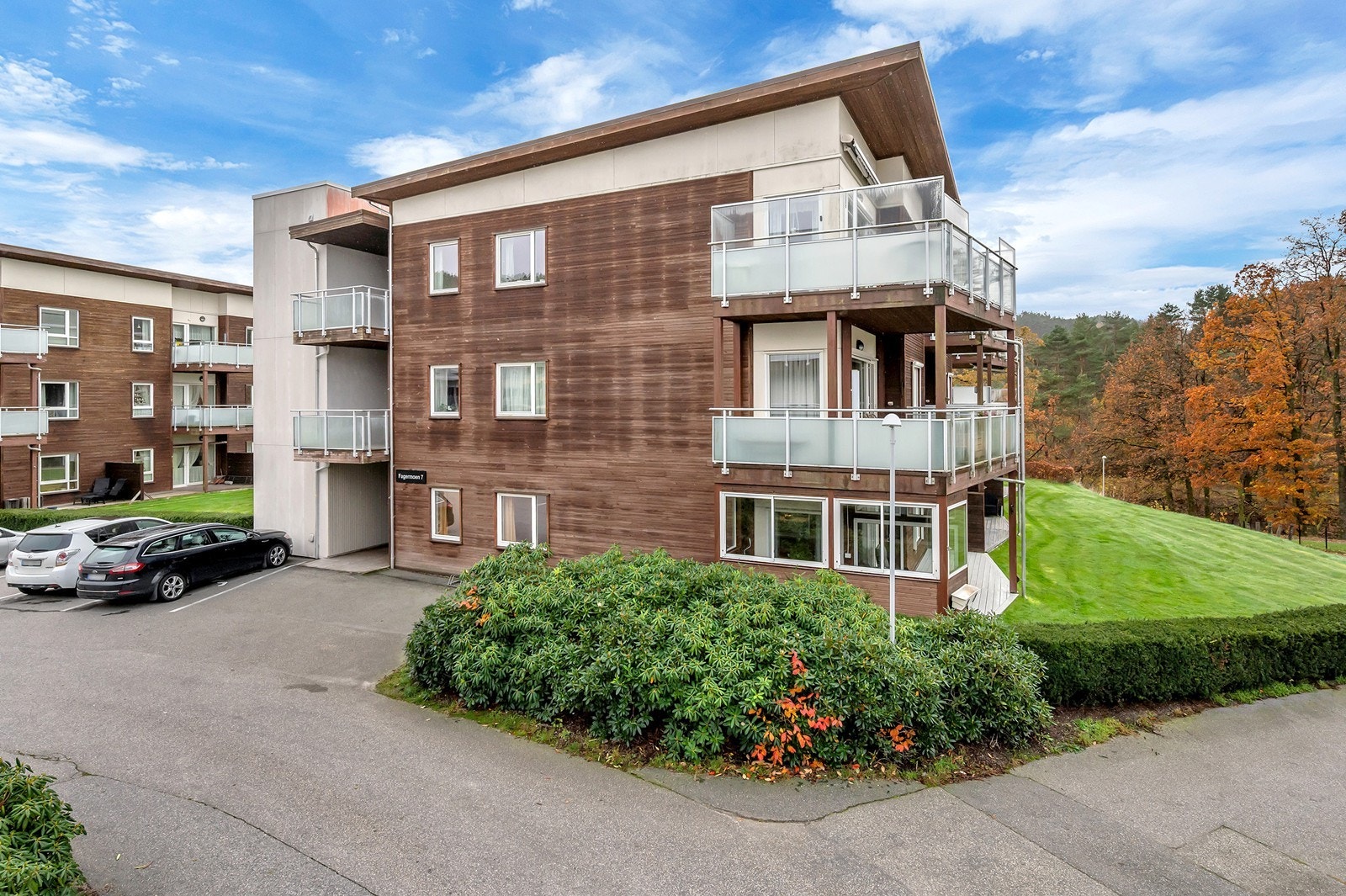 Leiligheten ligger som ende og har utsikt mot flotte grøntarealer. Galleribilde