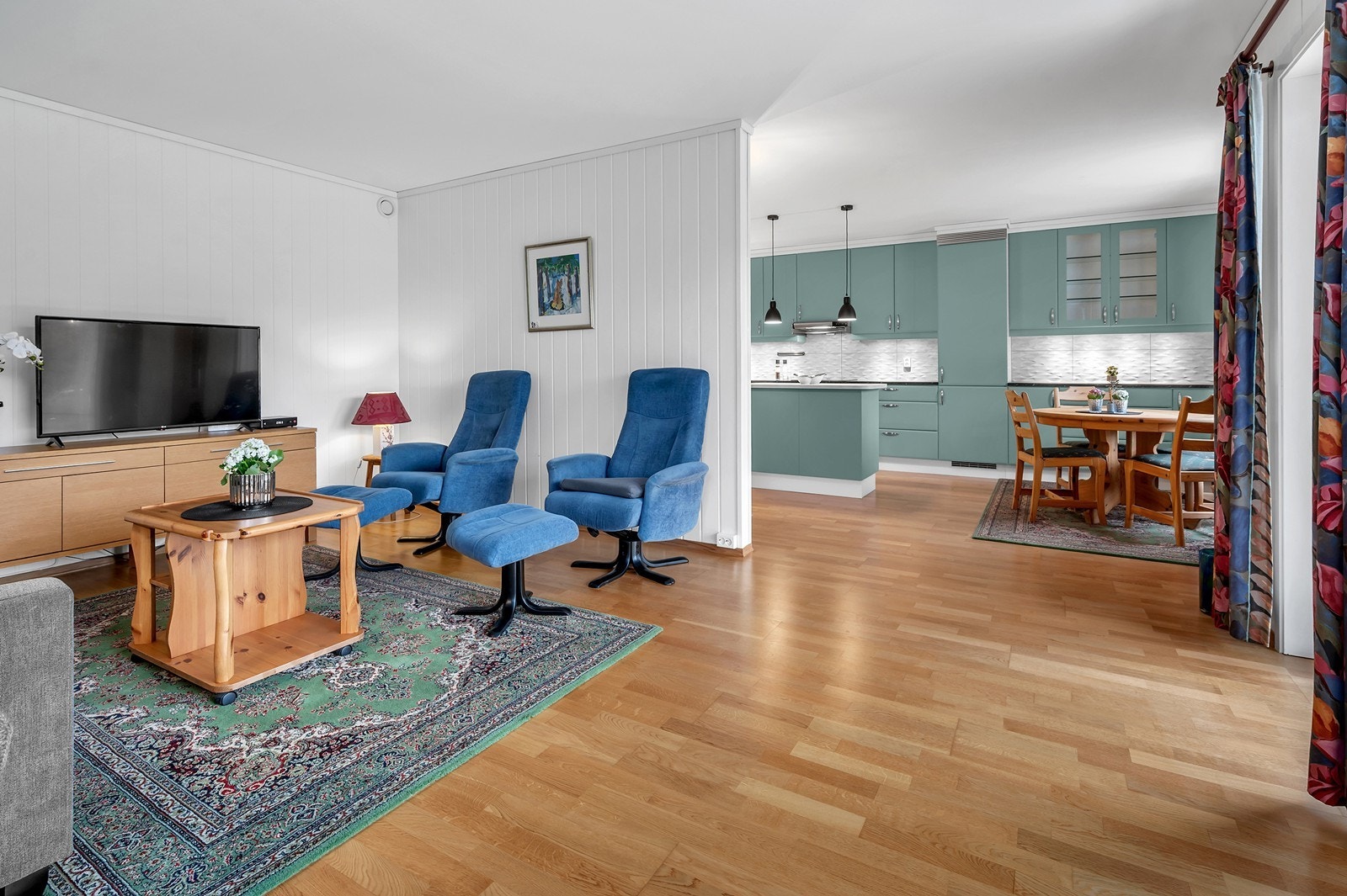 En nyere og romslig 3-roms selveier leilighet med attraktiv beliggenhet. Galleribilde