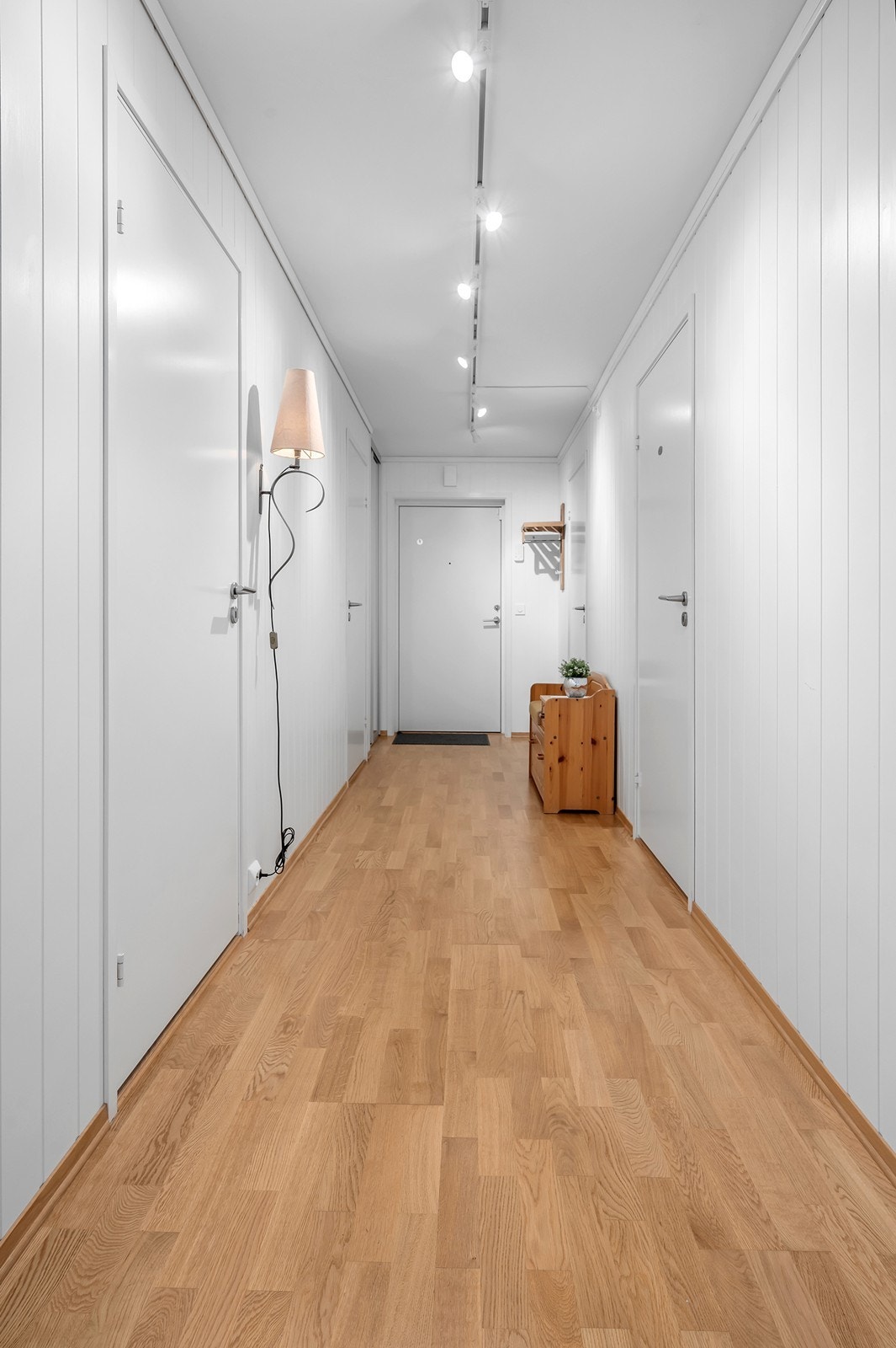 Til venstre finner leilighetens to soverom. Galleribilde