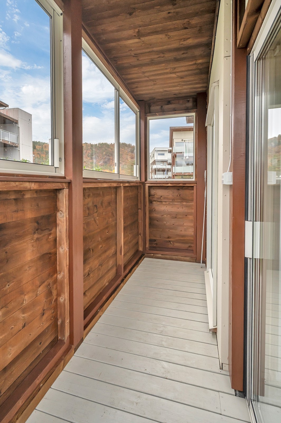 Deler av uteplassen er innglasset (det foreligger godkjenning fra sameiet på denne). Galleribilde