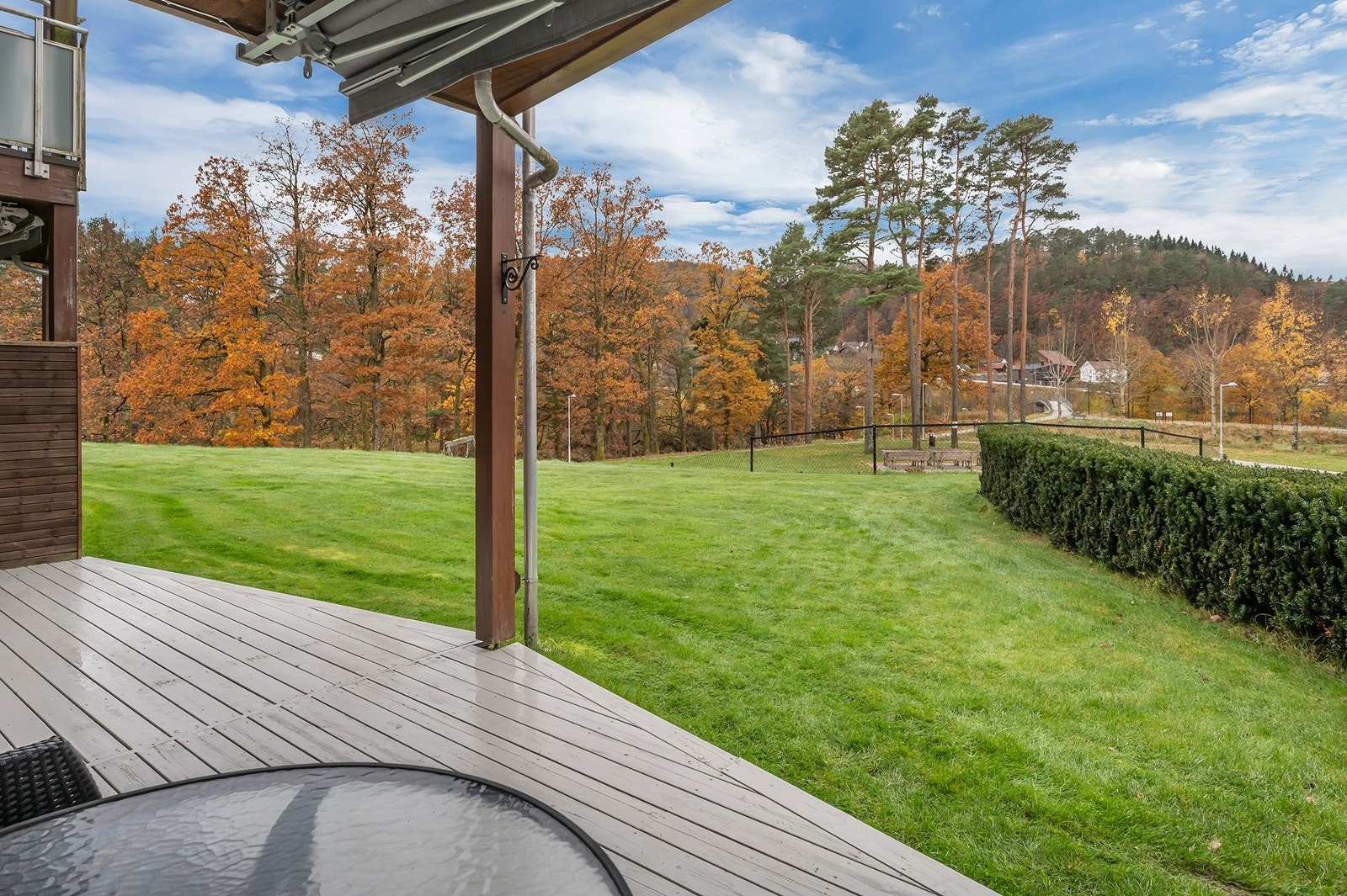 Da leiligheten ligger i innerste bygg er det herlig, fritt utsyn mot grøntarealer. Galleribilde