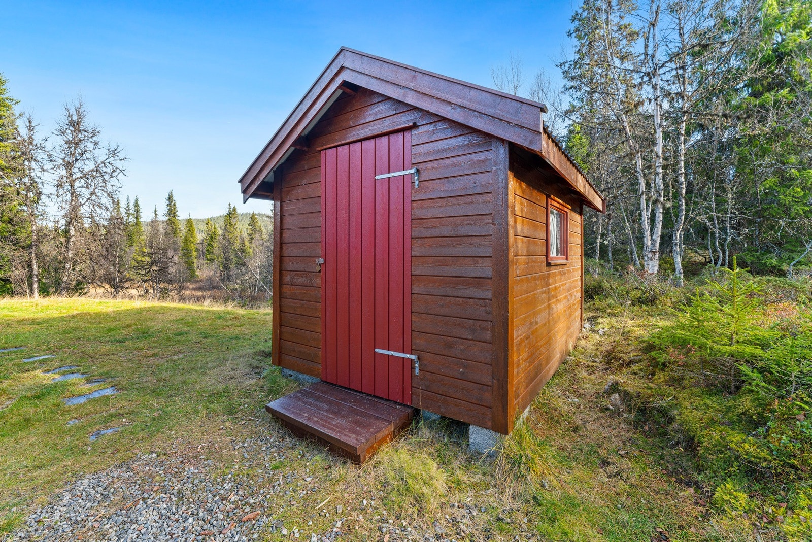 Et praktisk uthus som benyttes som bod. Galleribilde