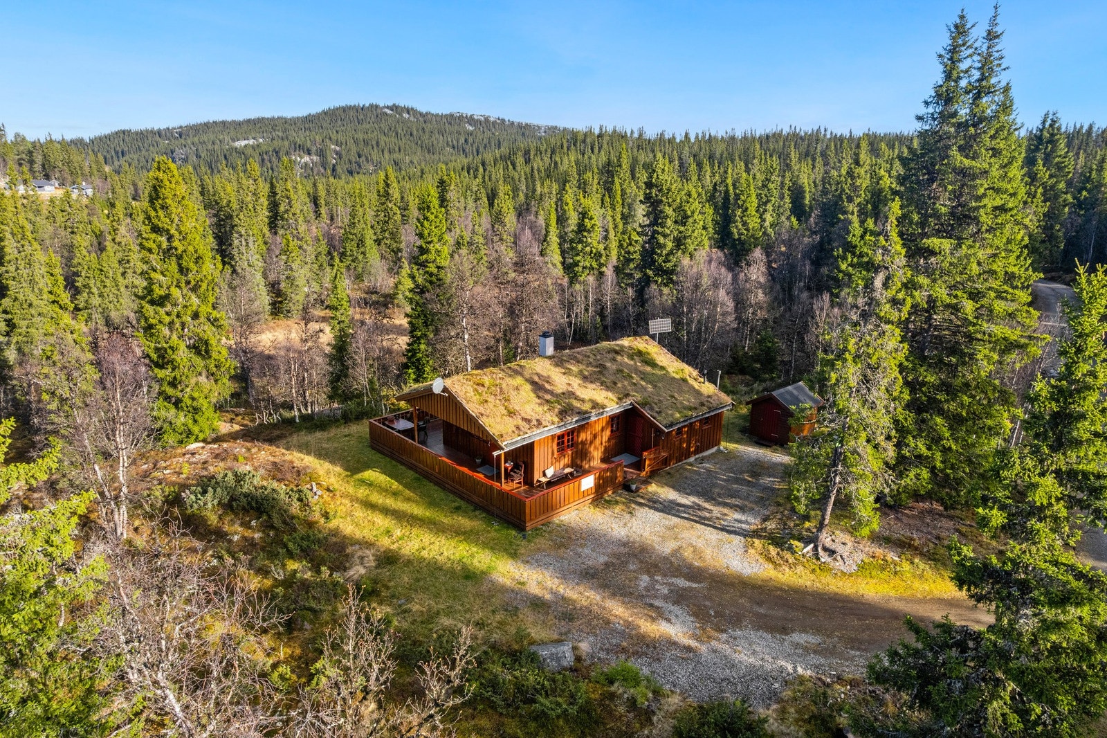Området er rolig og naturskjønt, med fantastiske solforhold og flotte turmuligheter året rundt. Her får du virkelig oppleve stillheten og nærheten til naturen, samtidig som du har kort vei til populære destinasjoner i Gudbrandsdalen. Galleribilde