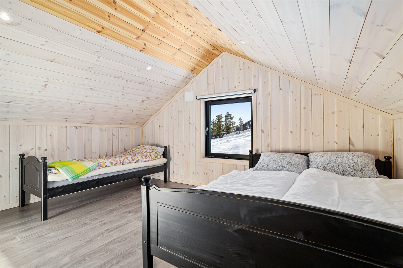 - I loftetasjen er det to soverom, begge av god størrelse - Galleribilde