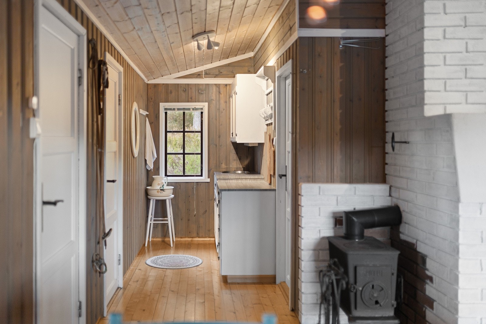 Videre inn til kjøkkenet. Galleribilde