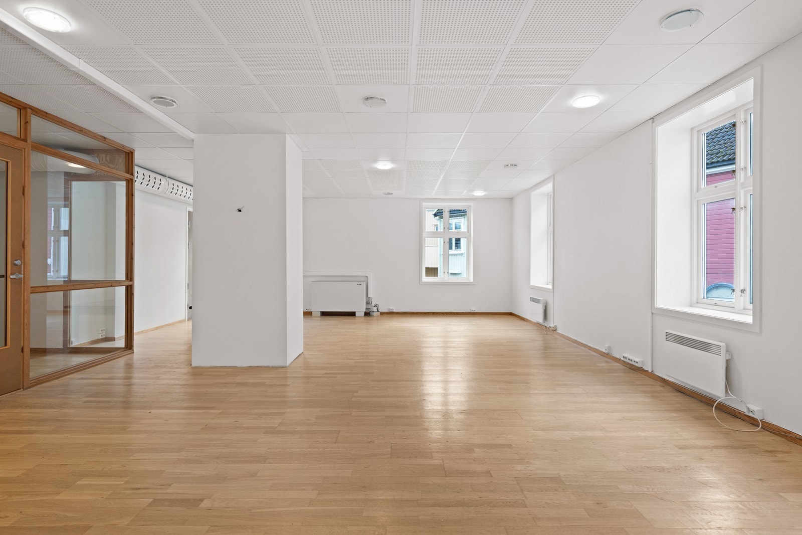 Det er montert AC anlegg i hovedrommet Galleribilde