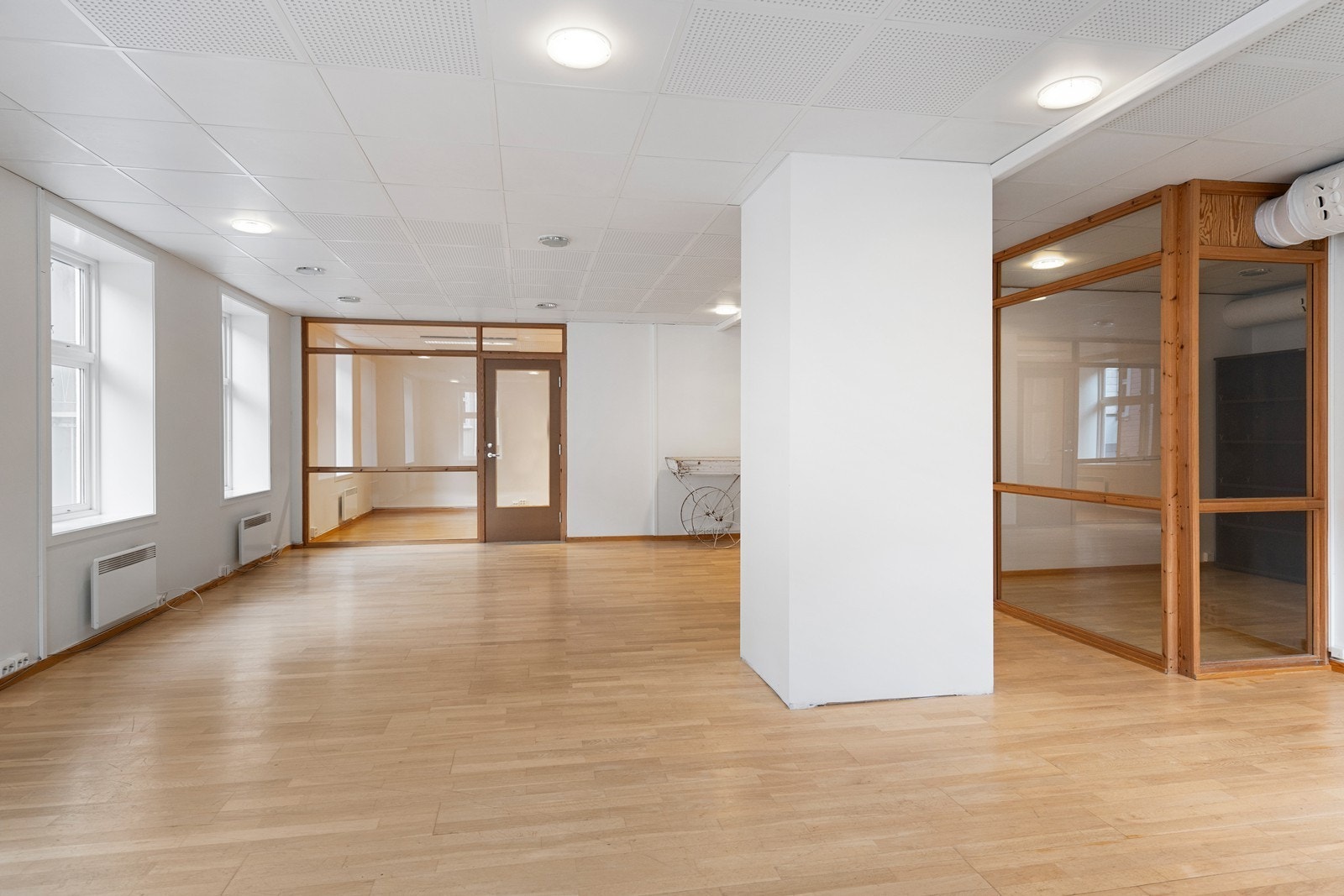 Lokalene består av et hovedrom og to kontorer Galleribilde