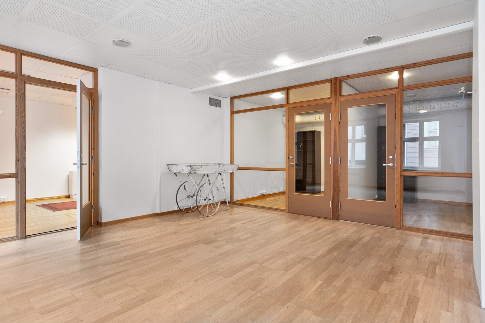 De to kontorene ligger ved siden av hverandre Galleribilde