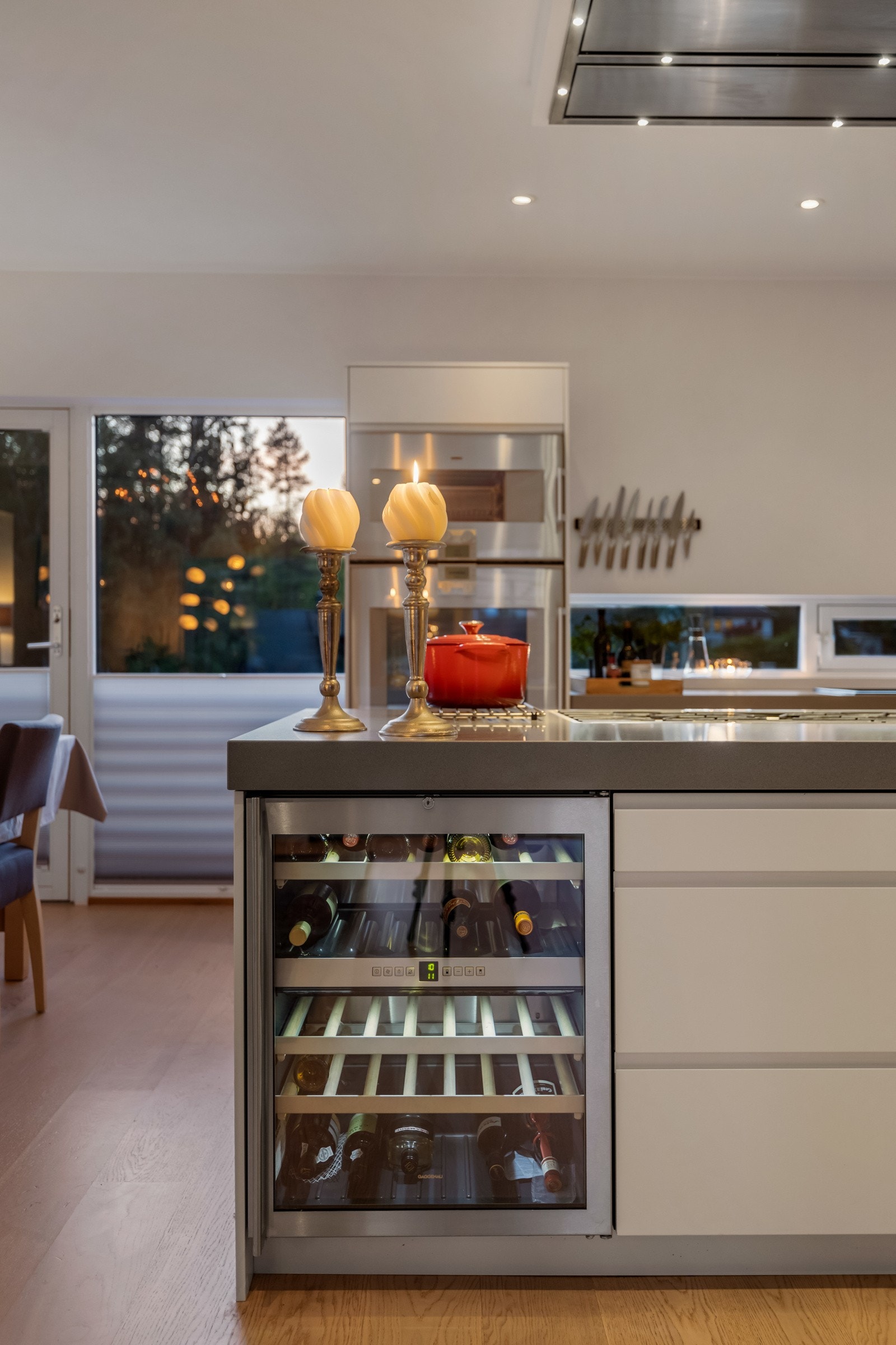 Innebygget vinskap fra Gaggenau for opptil 48 flasker. Galleribilde