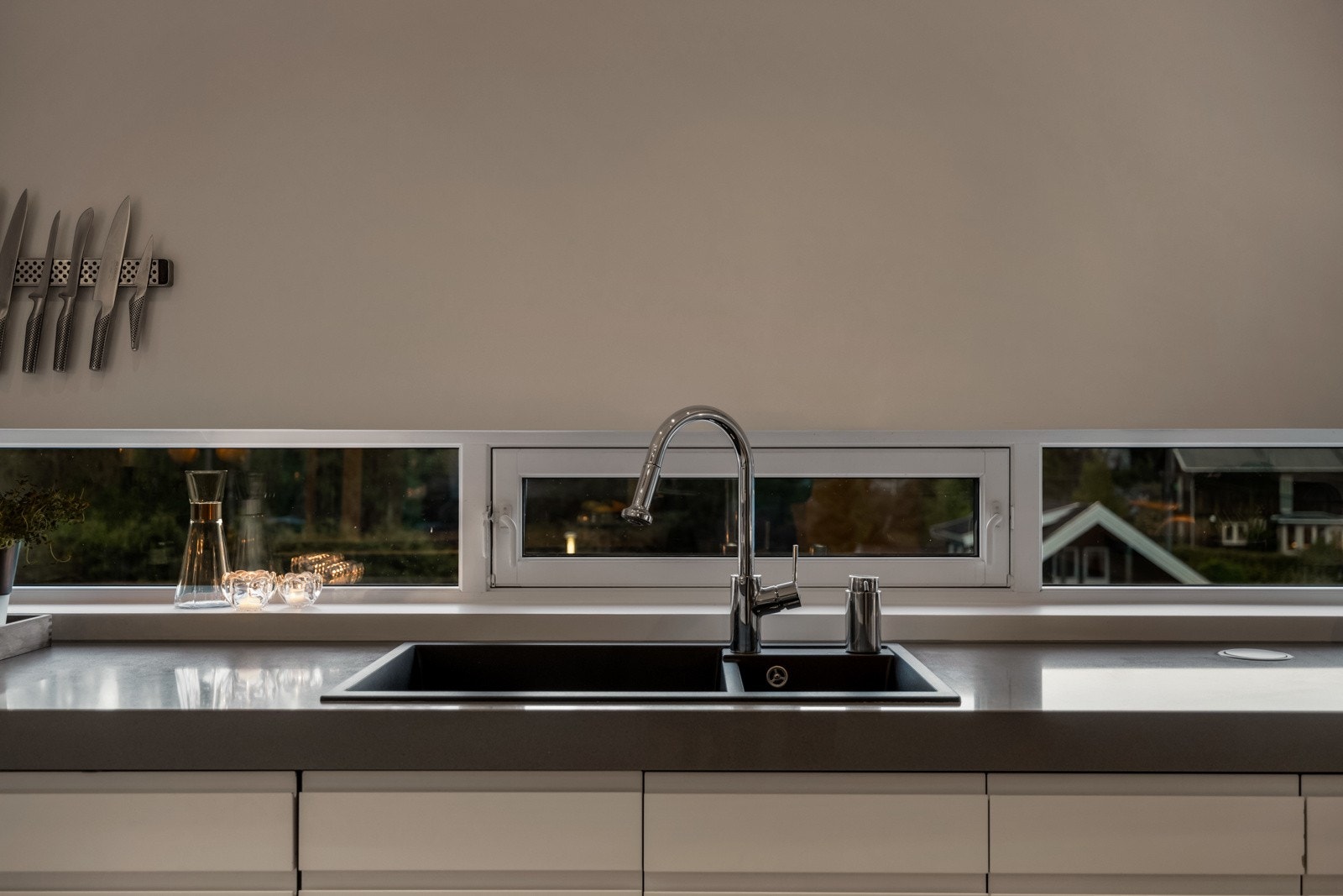 Listefrie smyg i øverste etasje (ikke lister rundt dører og vinduer). Galleribilde