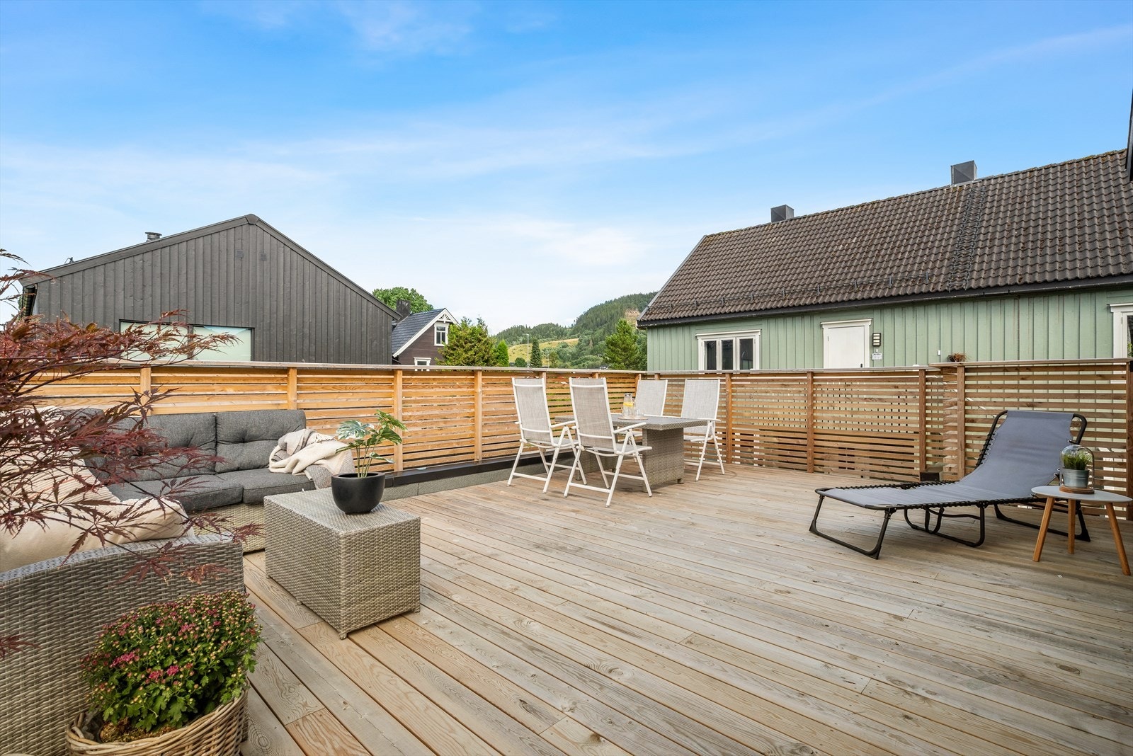 Boligens balkong er på hele 29 kvm med god plass til sittegruppe og uteaktivitet Galleribilde