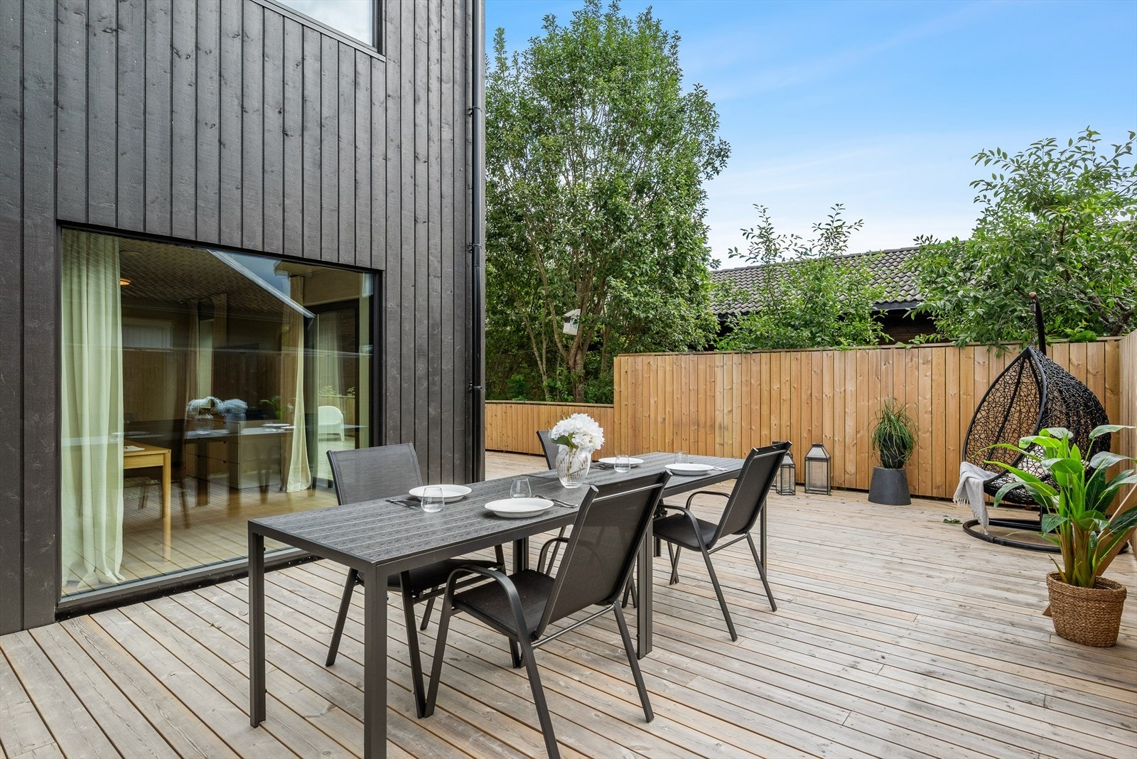 Moderne bolig fra 2023 med gjennomgående høy standard Galleribilde