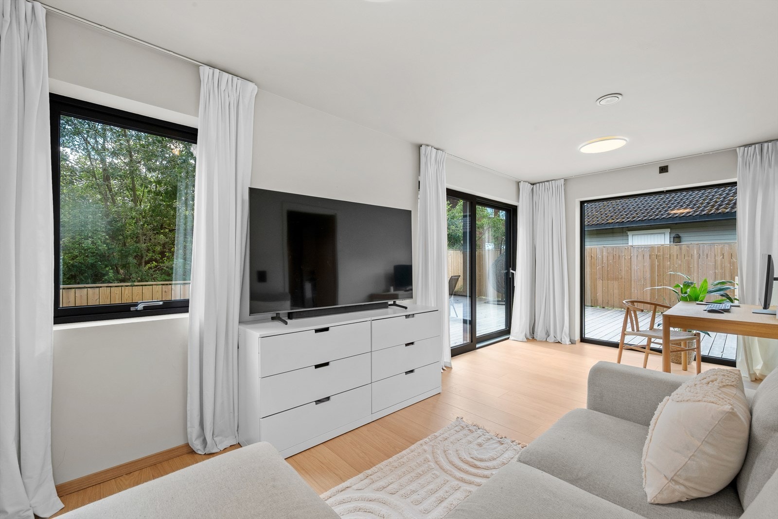 Stue i 1. Etasje på 14,5 kvm perfekt for både avslapning og sosialt samvær Galleribilde