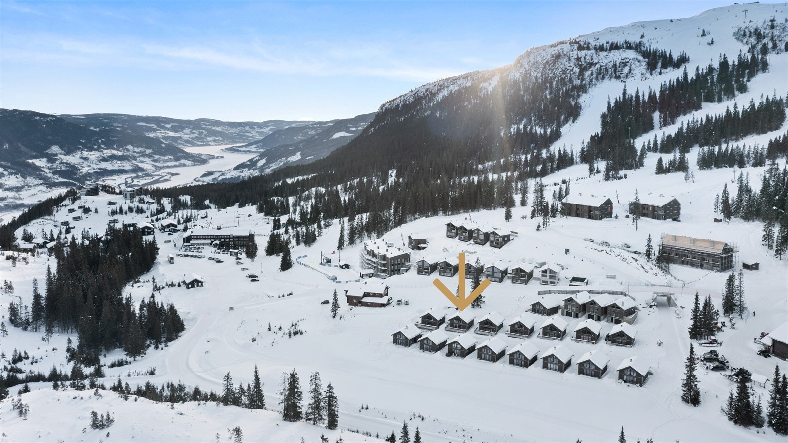 Dronefoto | Hytta ligger sentralt på Kvitfjell nærme skianlegget Galleribilde