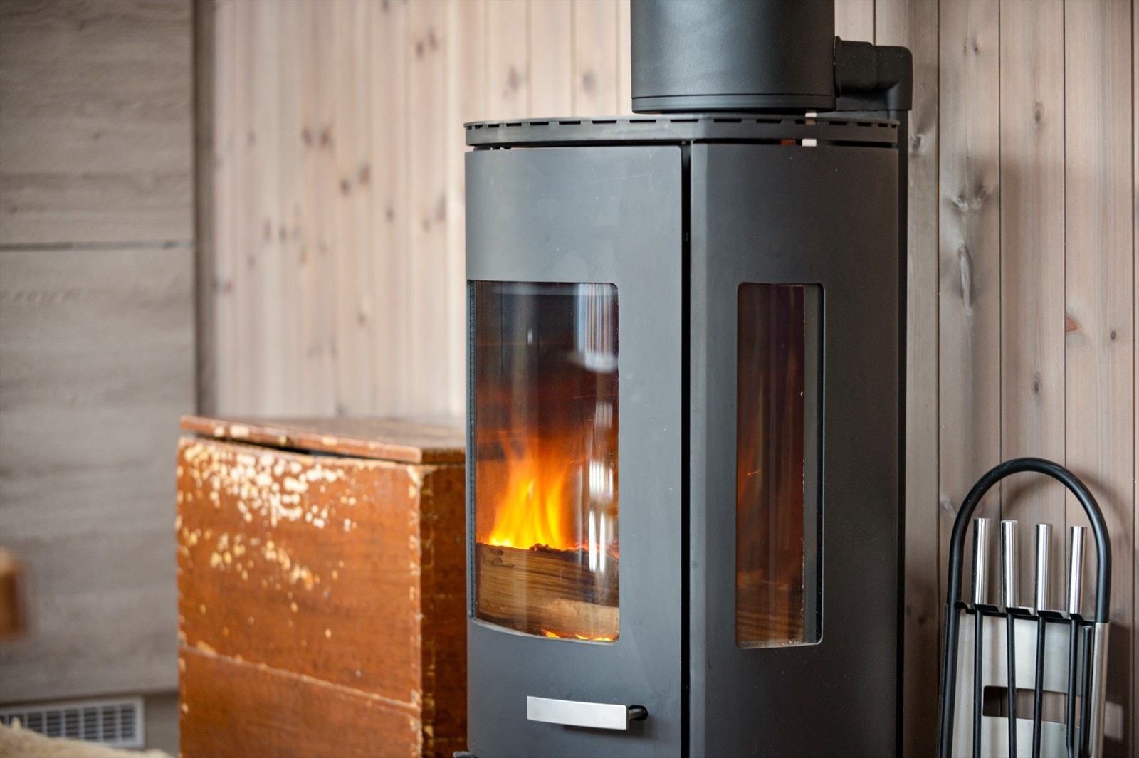 Delikat peisovn som varmer godt på kalde høst- og vinterdager Galleribilde