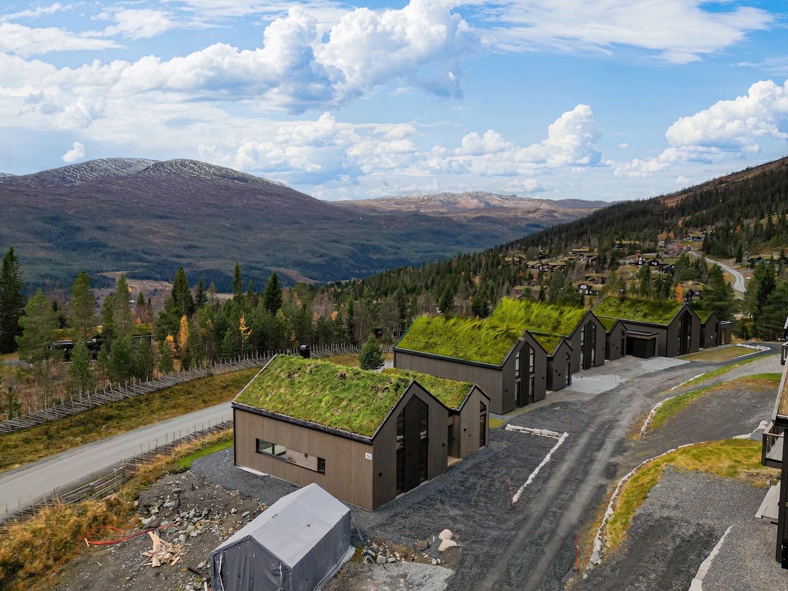 Fra hytta er det umiddelbar nærhet til milevis av oppkjørte skiløyper og gode jaktterreng. Galleribilde