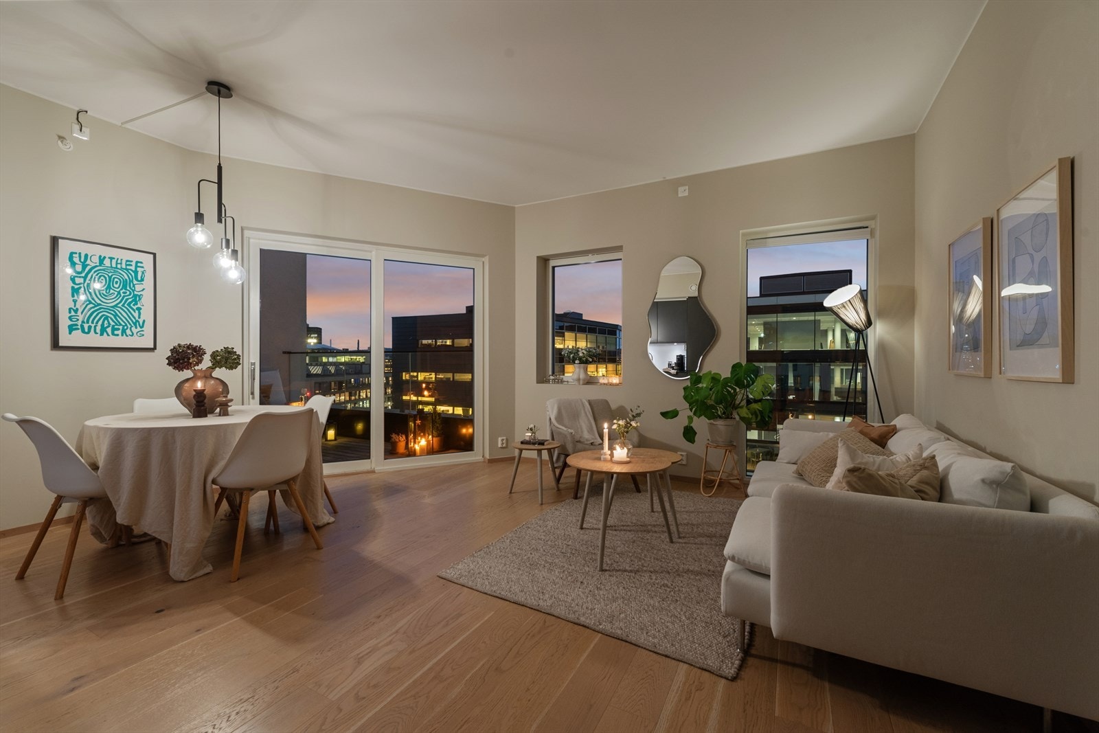 DNB Eiendom v/Kenny Tran har gleden av å presentere denne lekre og påkostet fabrikkleiligheten med unik takhøyde. Galleribilde