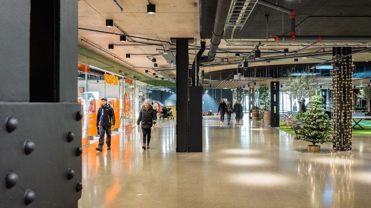 Vinslottet har flere butikker og servicetilbud. Her finner du også Lille Labb som har blitt svært populært for småbarnfamilier det siste året. Galleribilde