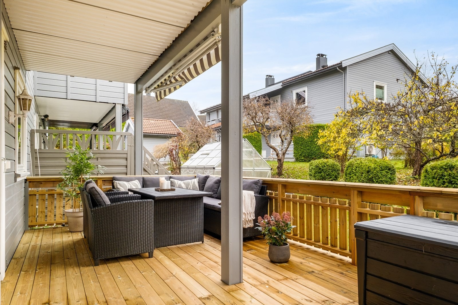 God plass til utemøblement og grill. Galleribilde