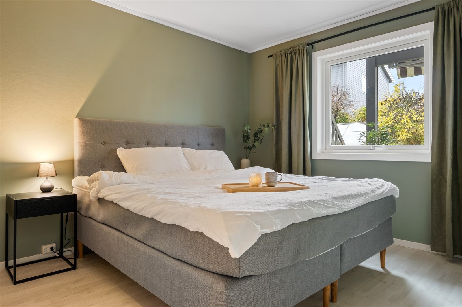 Romslig hovedsoverom med god plass til dobbeltseng. Galleribilde