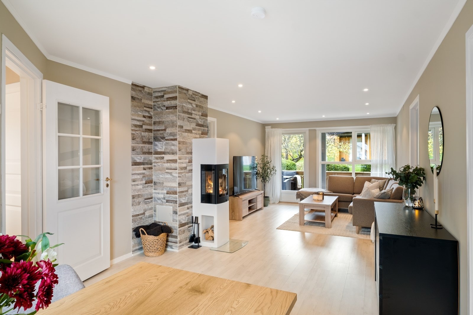 En lys og innbydende 3-roms selveierleilighet med sentral og attraktiv beliggenhet på Lisleby. Galleribilde