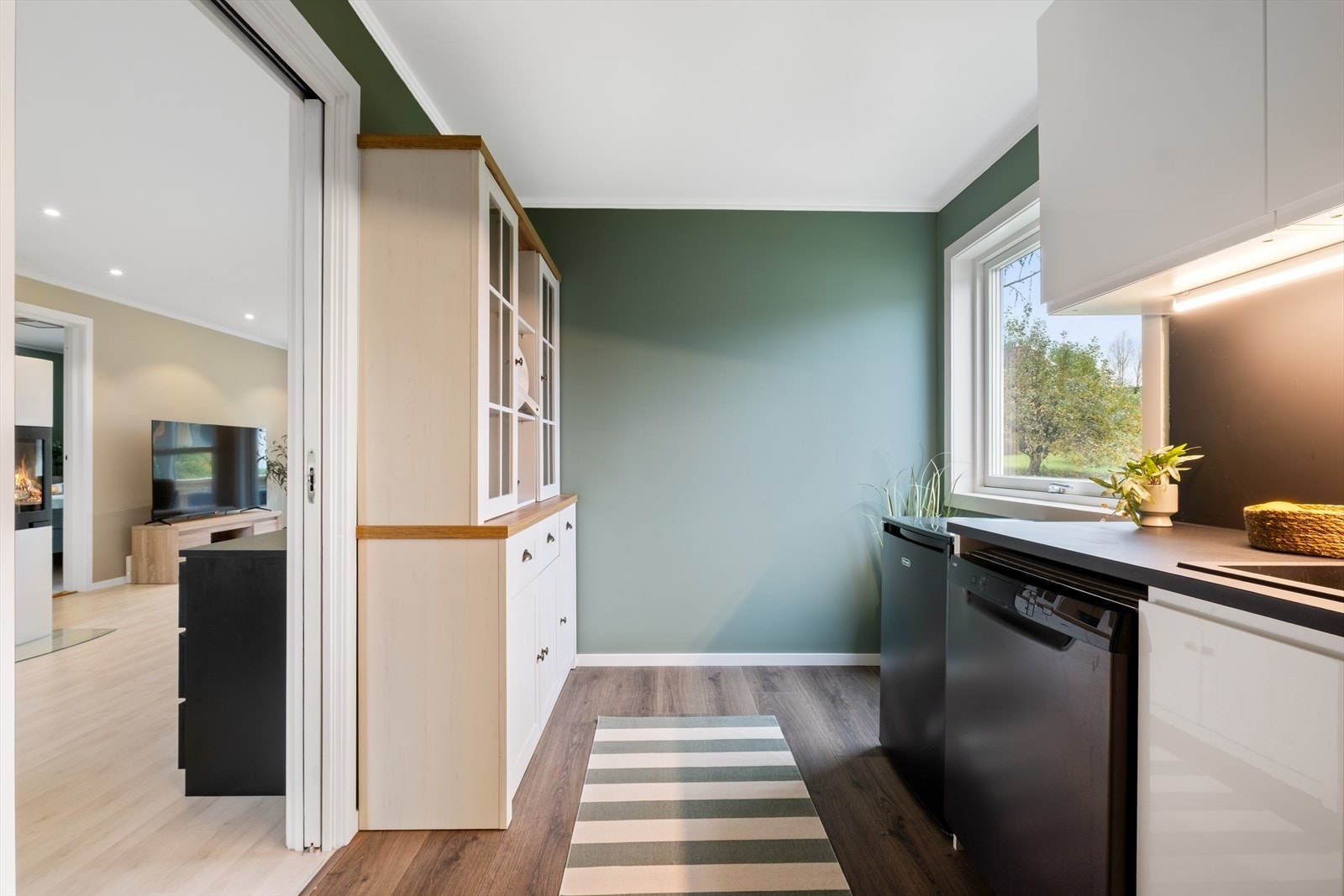 Separat og romslig IKEA-kjøkken fra 2019. Galleribilde