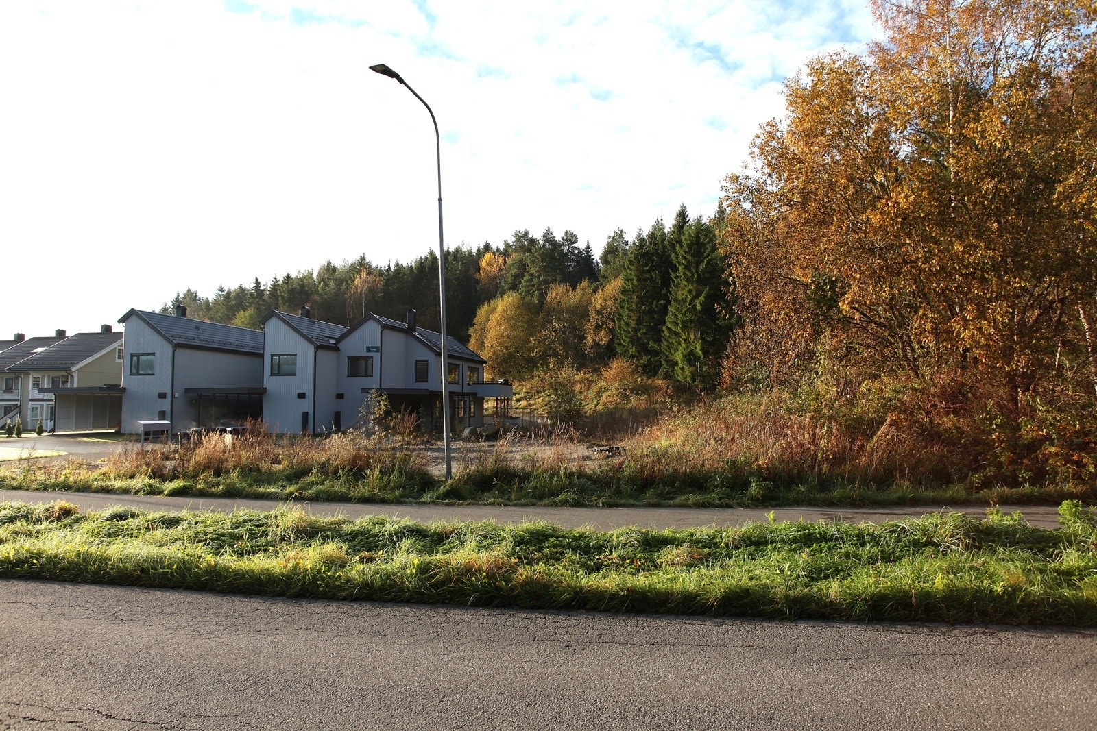 Tomta ligger i et familievennlig boligområde Galleribilde