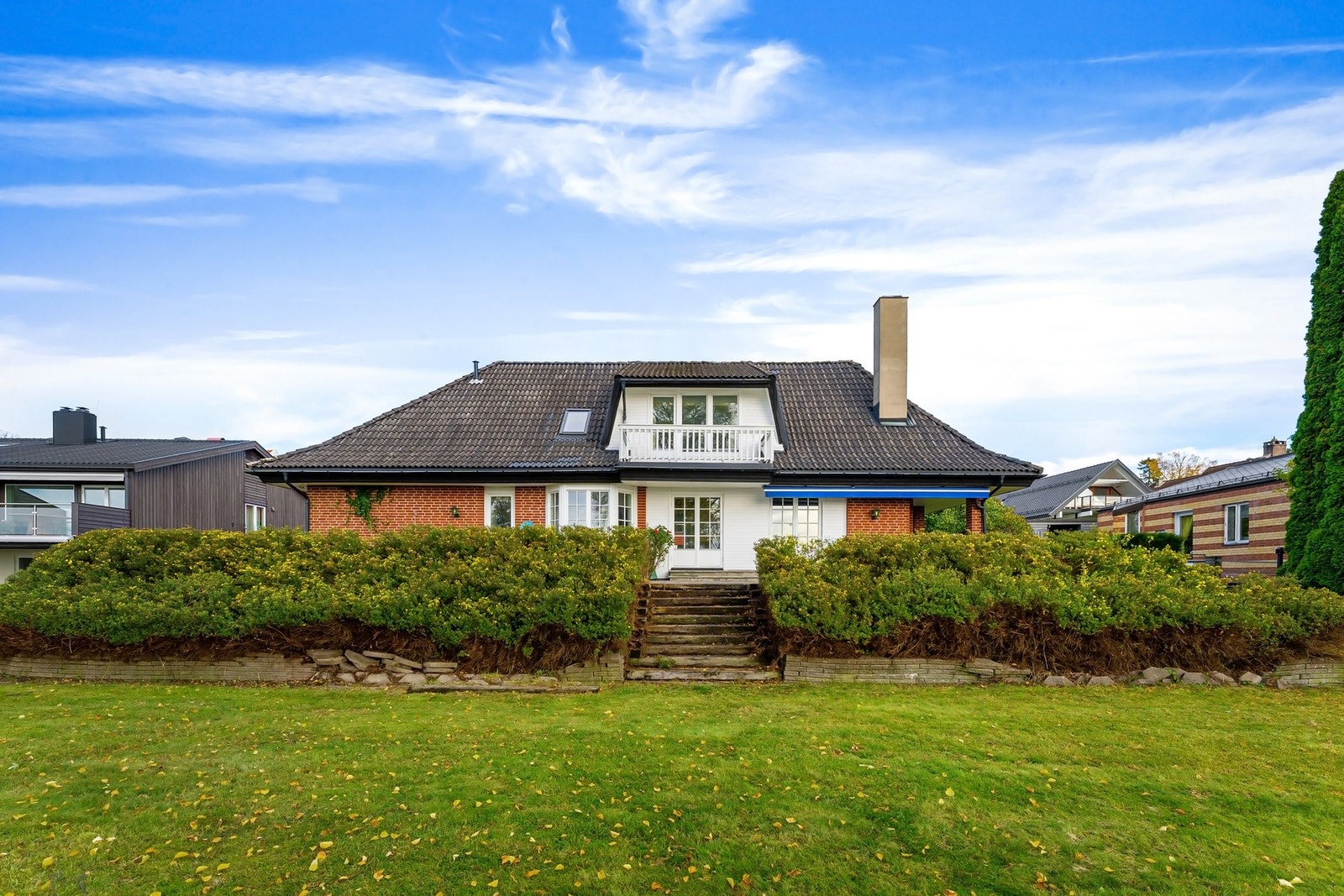 Frodig og flat tomt på 1.050 m² - Her er det masse boltreplass for barna