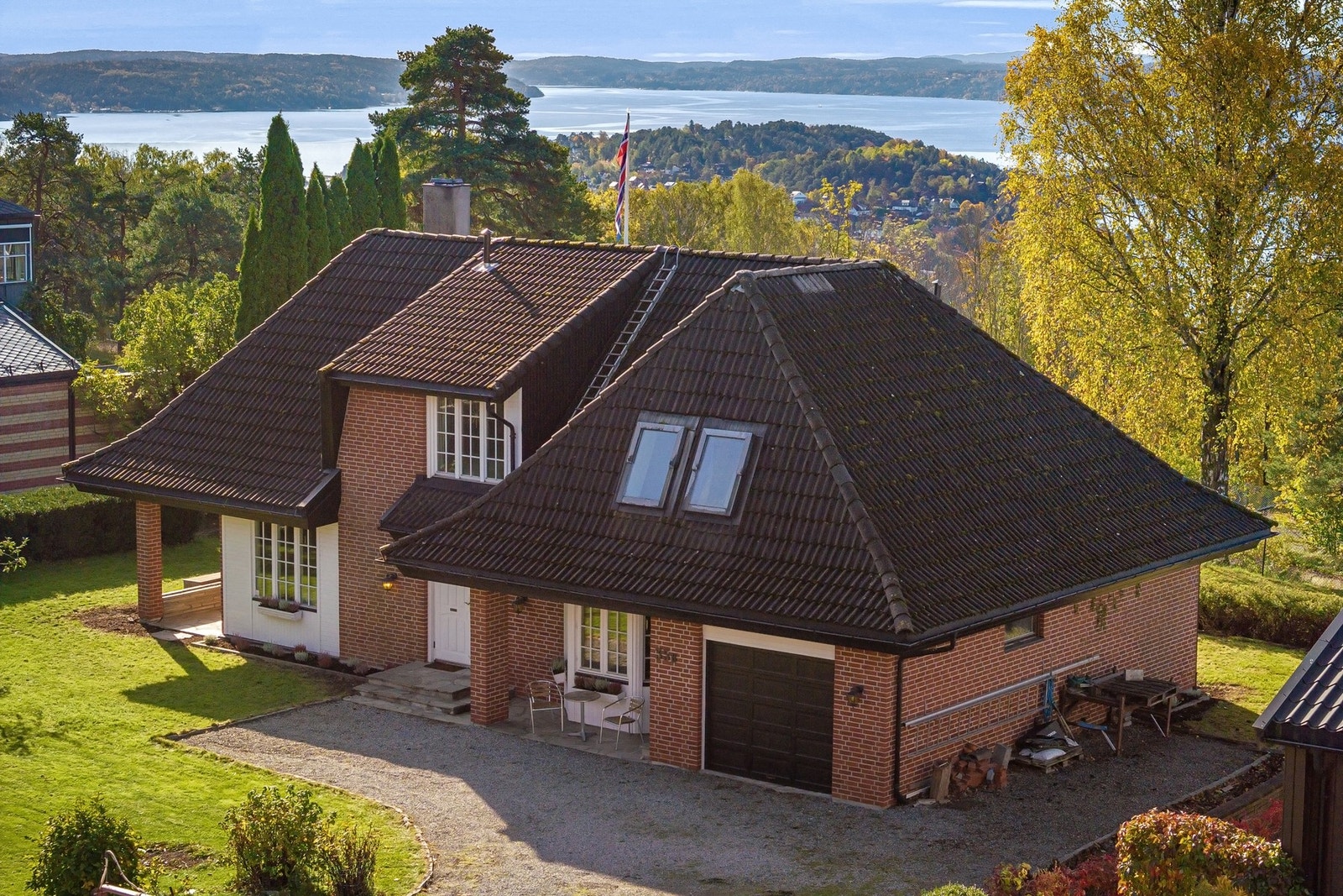 Enebolig ferdigstilt i 1983 med stort potensial og mange muligheter