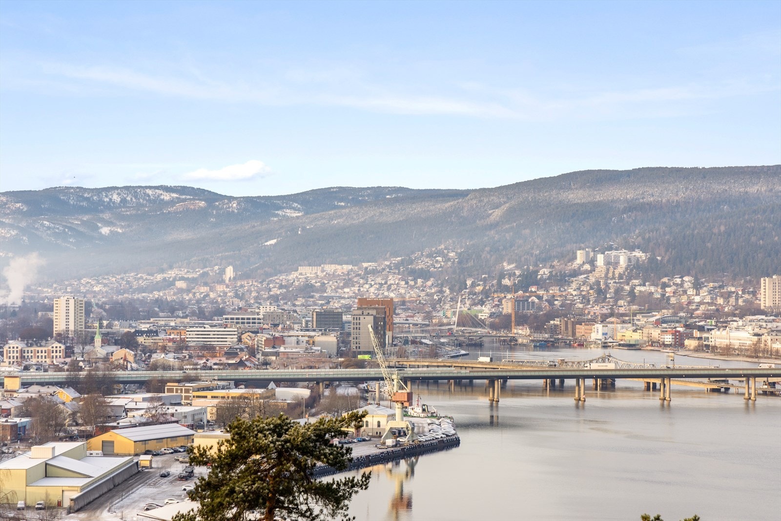 Utsikten over byen er helt super Galleribilde