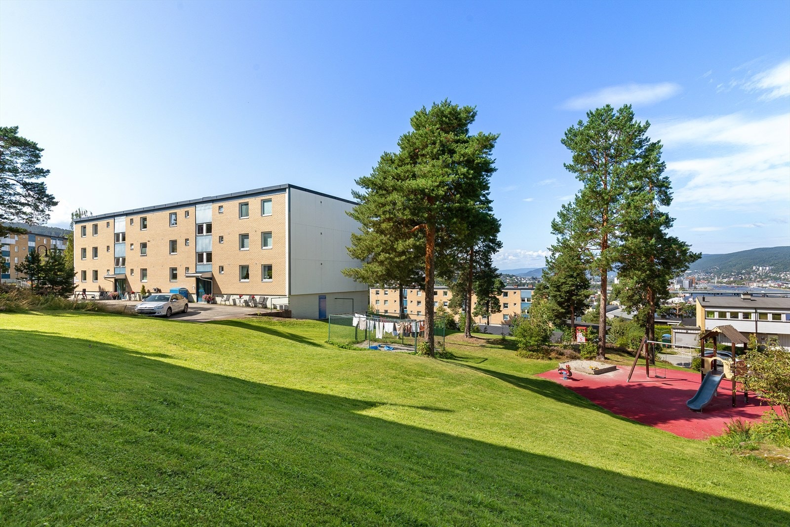 Området er meget naturskjønt, med fine fellesområder, og direkte utgang til nydelig turstier på Nordbykollen Galleribilde