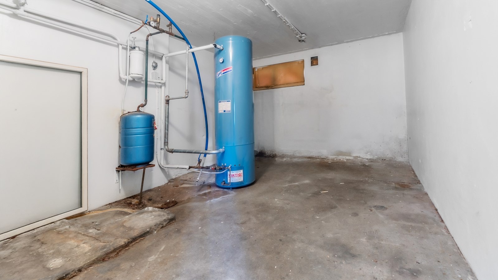 049_.jpg Galleribilde