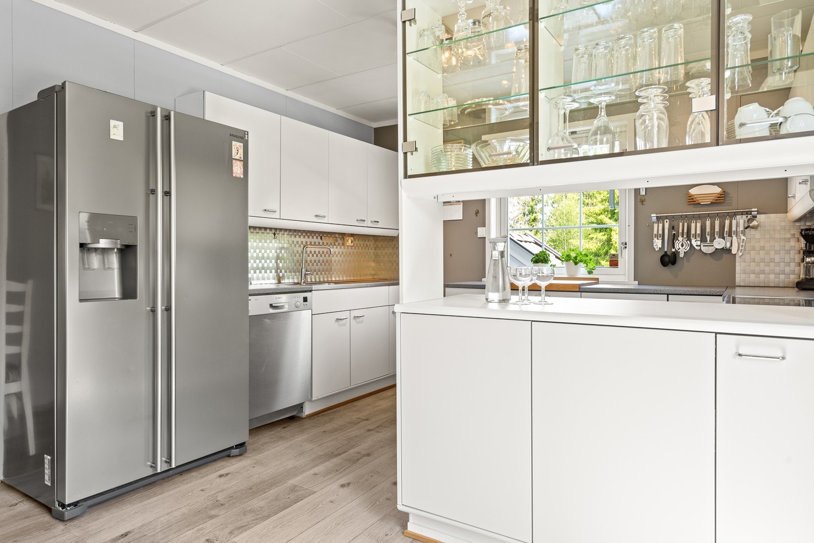 Separat kjøkken som er fra byggeåret. Galleribilde