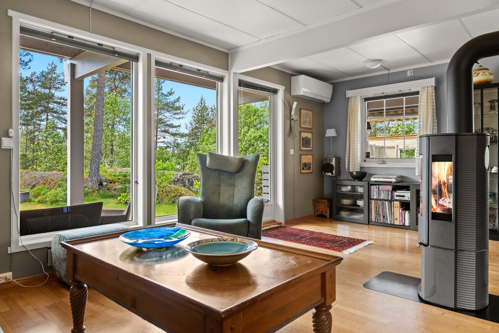 Vindusflatene slipper inn rikelig med dagslys. Galleribilde