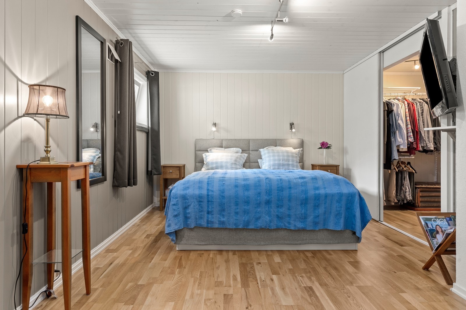 Fem romslige soverom fordelt over tre plan gir fleksible løsninger for hele familien. Galleribilde