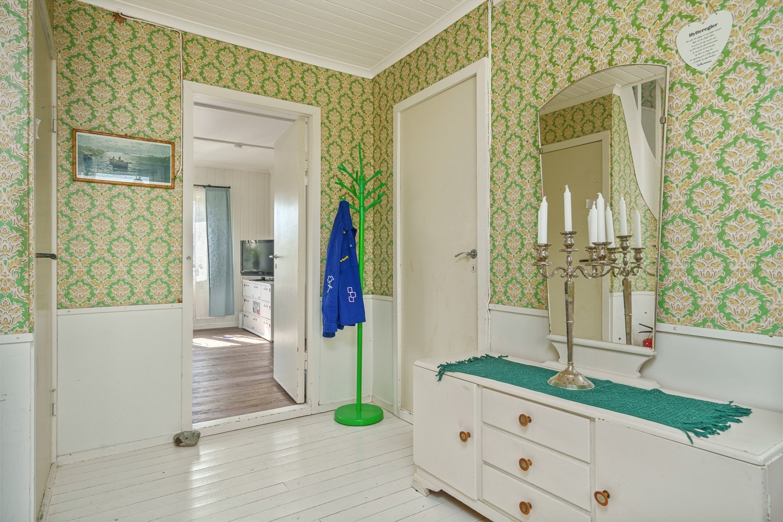 God plass til å henge fra seg ytterklær Galleribilde