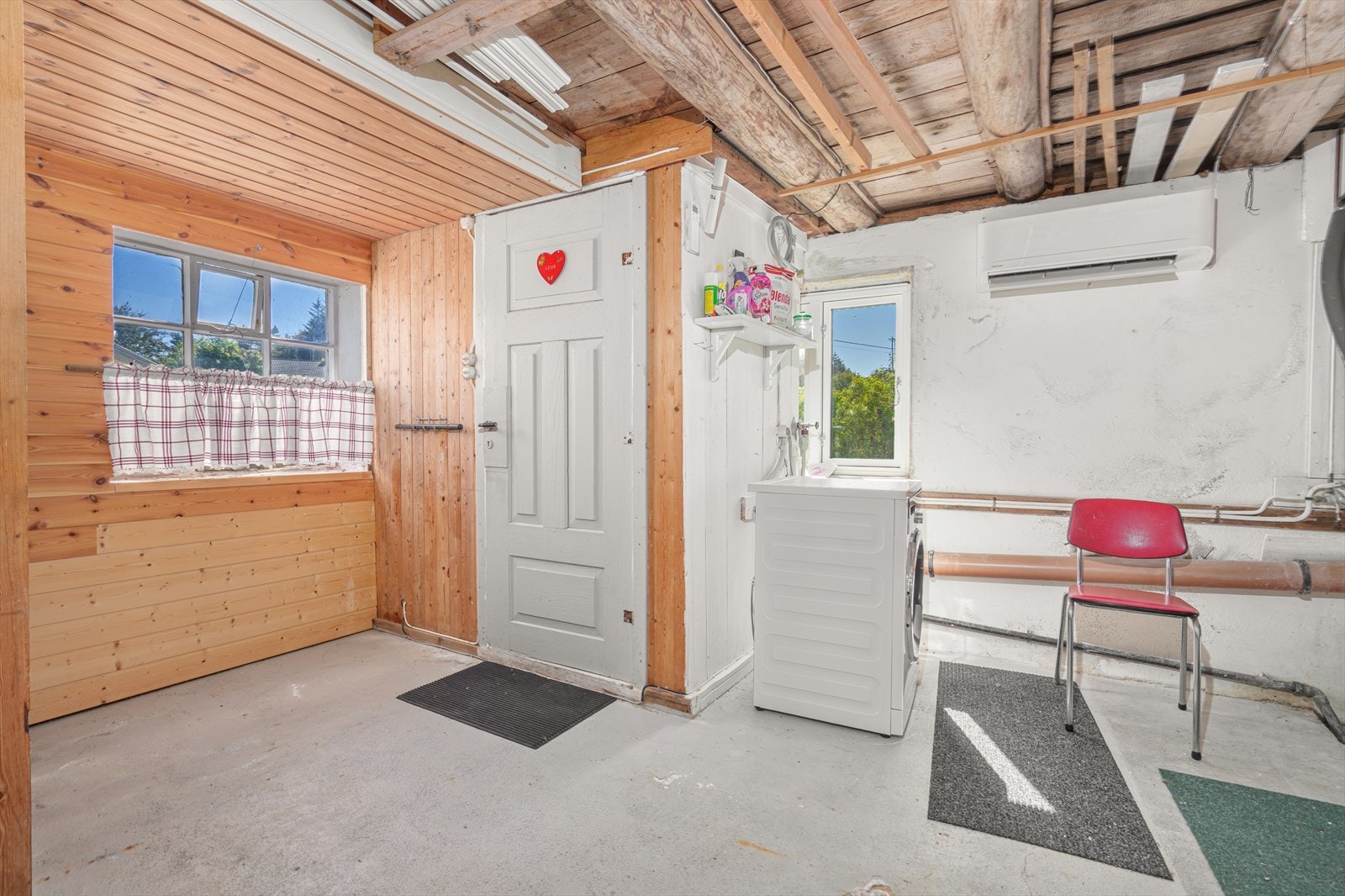 Kjeller (første etasje) Galleribilde