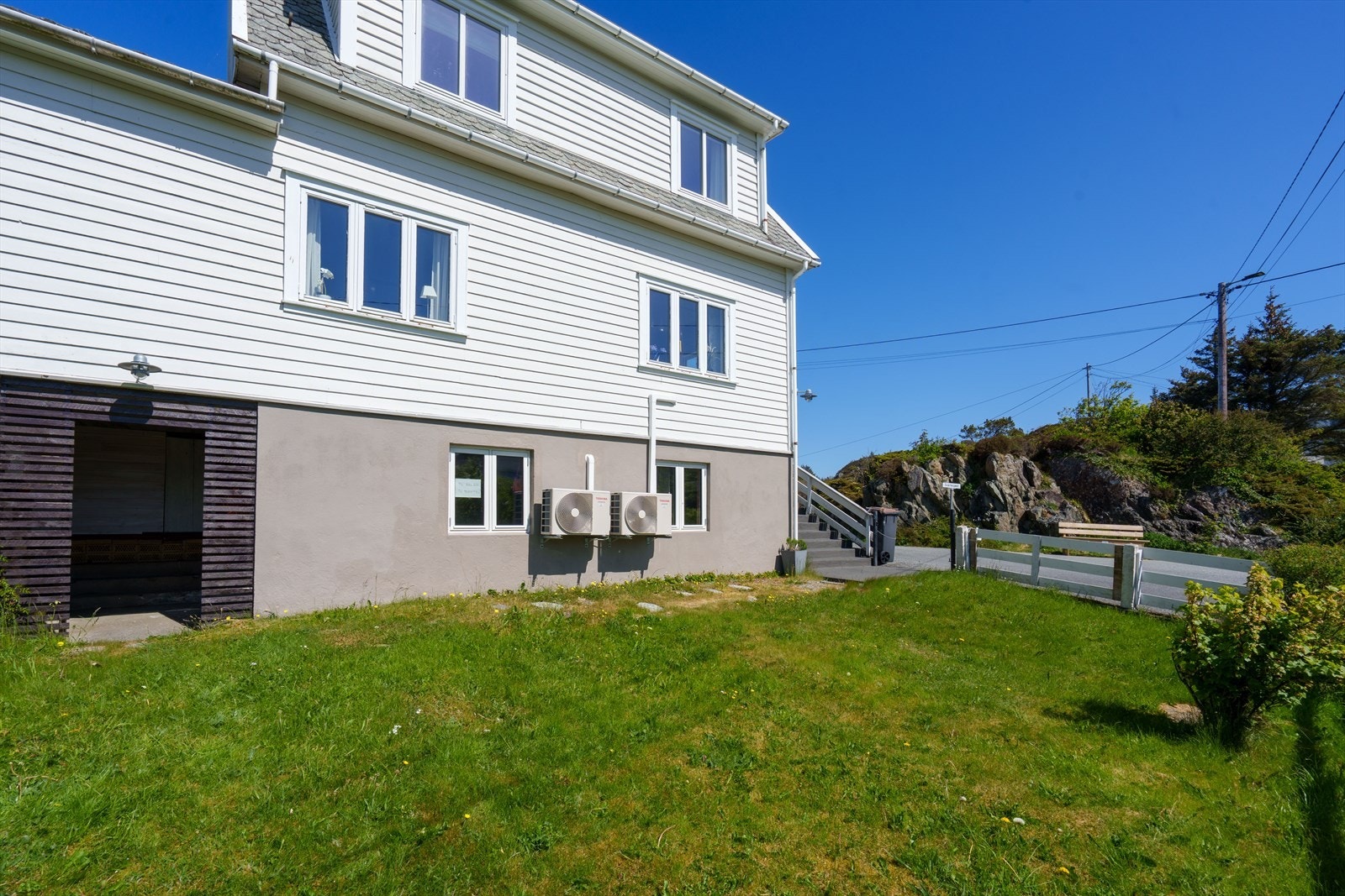 YON08817 1 Galleribilde