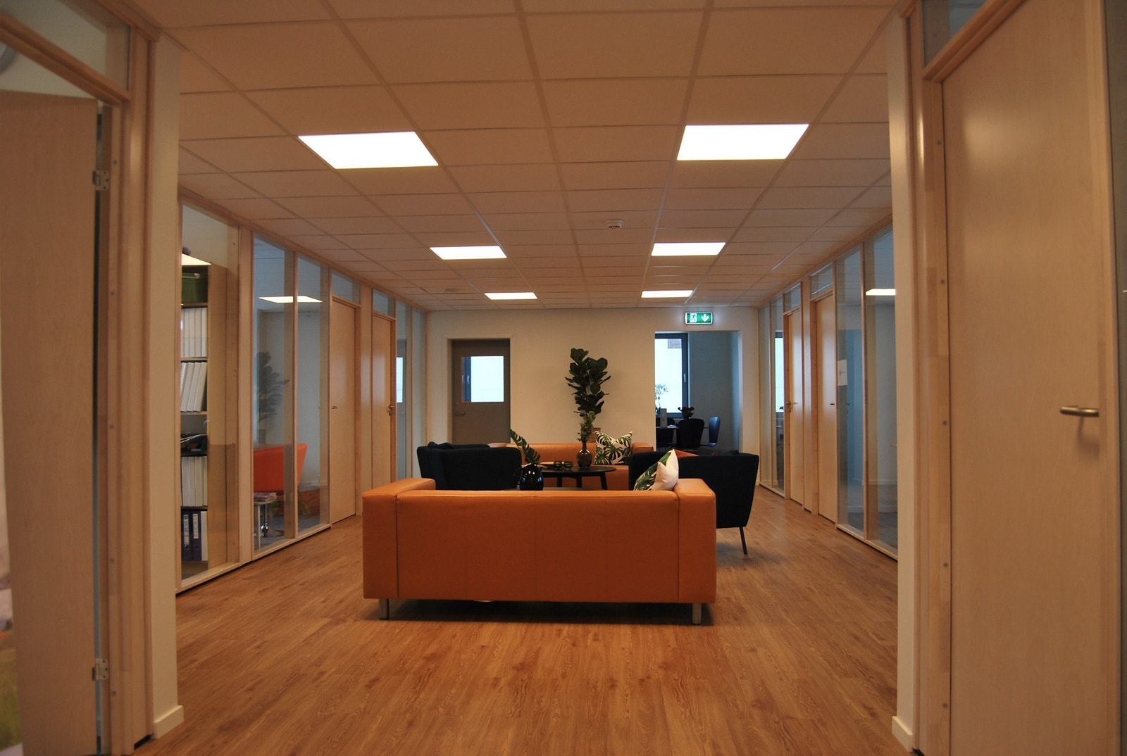 Fellesarealet er pent opparbeidet med sittegrupper og annet fellesanlegg. Galleribilde