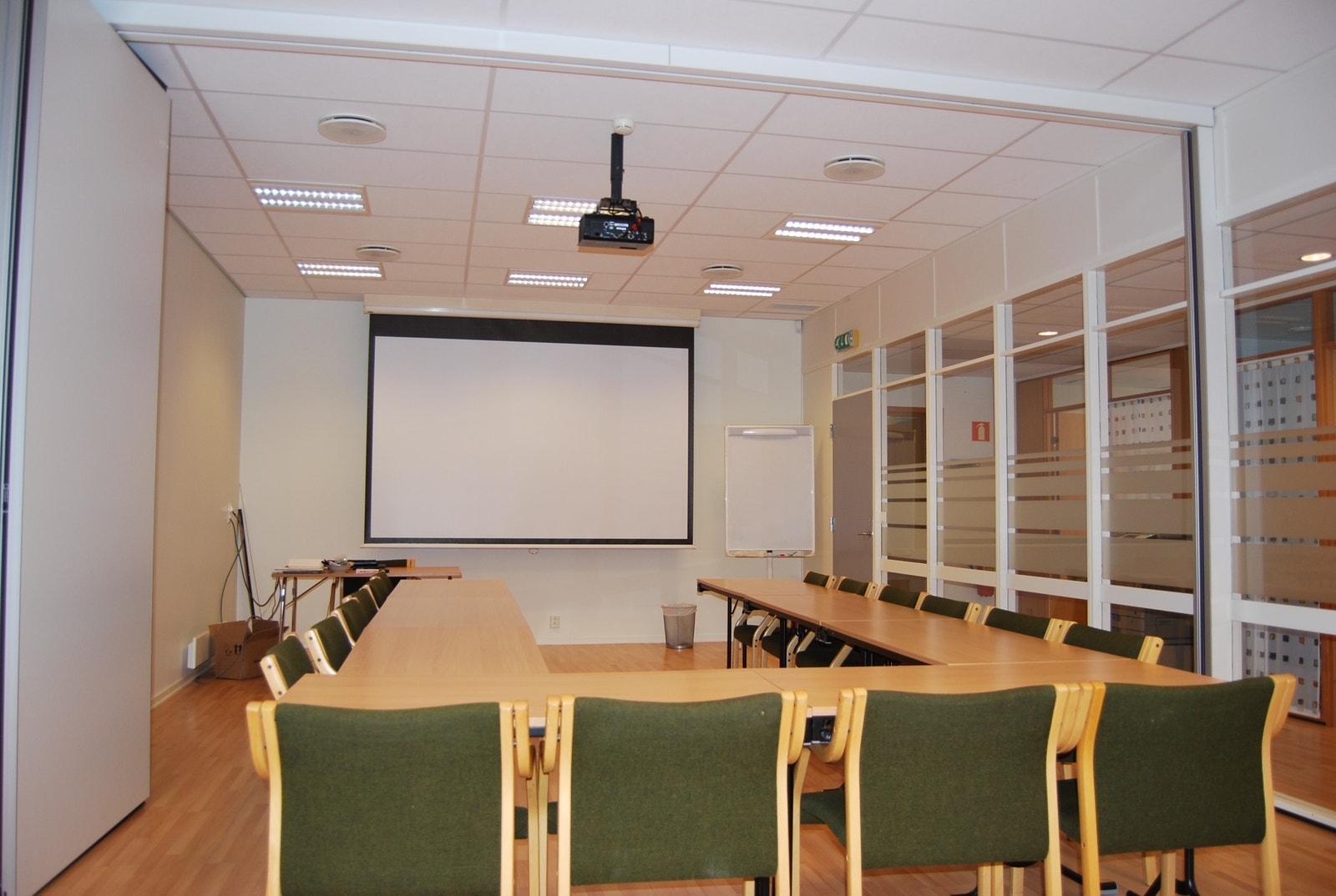 Bygget har eget møterom som leietakerne benytter fritt etter booking. Galleribilde