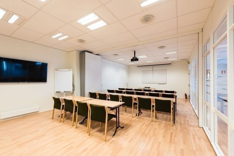 Bygget har eget møterom som leietakerne benytter fritt etter booking. Galleribilde