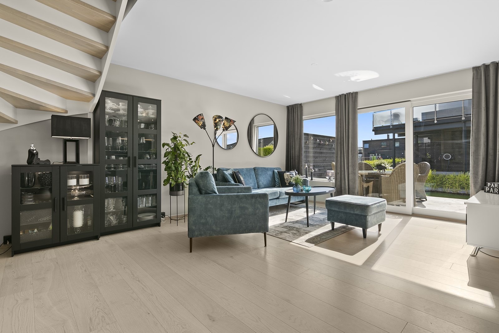 Lys og lekker halvpart tomannsbolig med svært god planløsning og flotte uteplasser Galleribilde