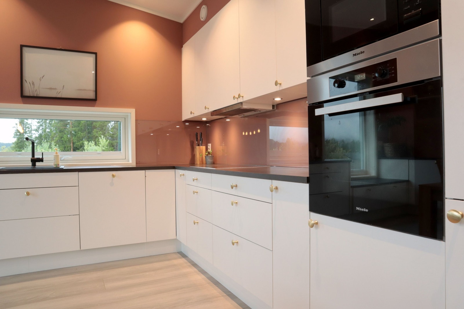 Gjennomgående hvitevarer fra Miele. Galleribilde