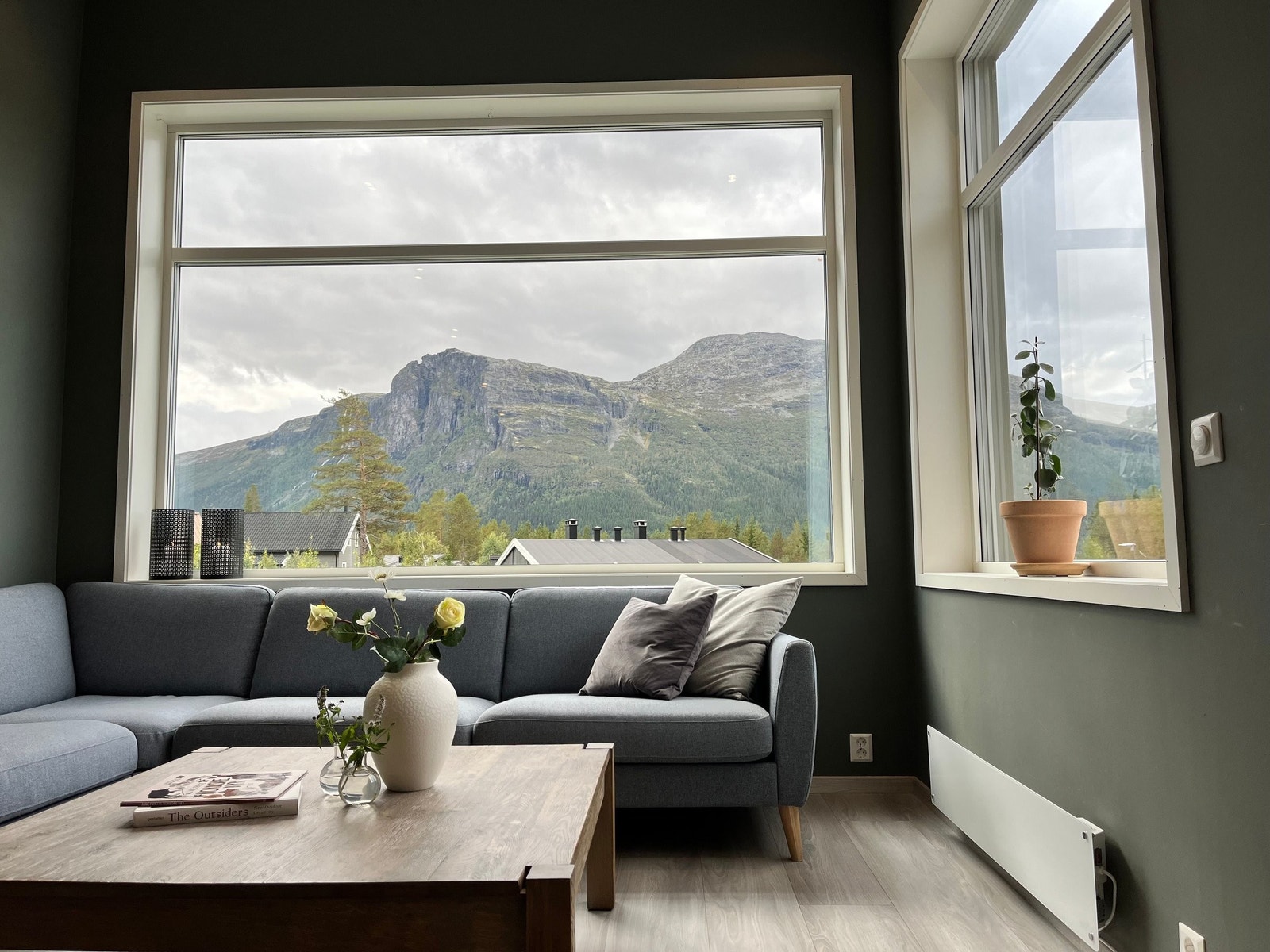 Stue 1 - med opptil 3,76 meter under taket. Galleribilde